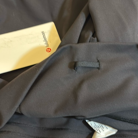 Lululemon Wunder Train High Rise Short 6”, Black, Size 14 - Picture 5 of 6